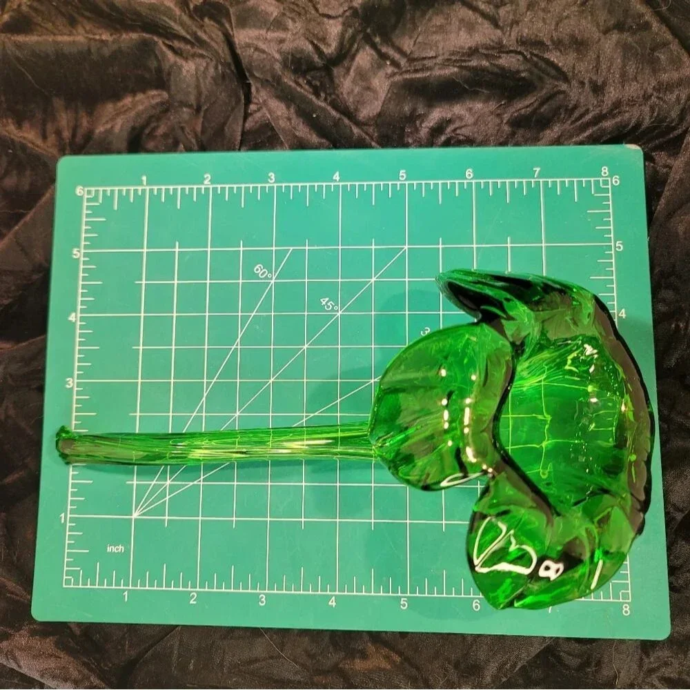 0268. Hand~Blown Beauty of a Classic Bud Vase ~ 👌 Deep Green 😍🥰